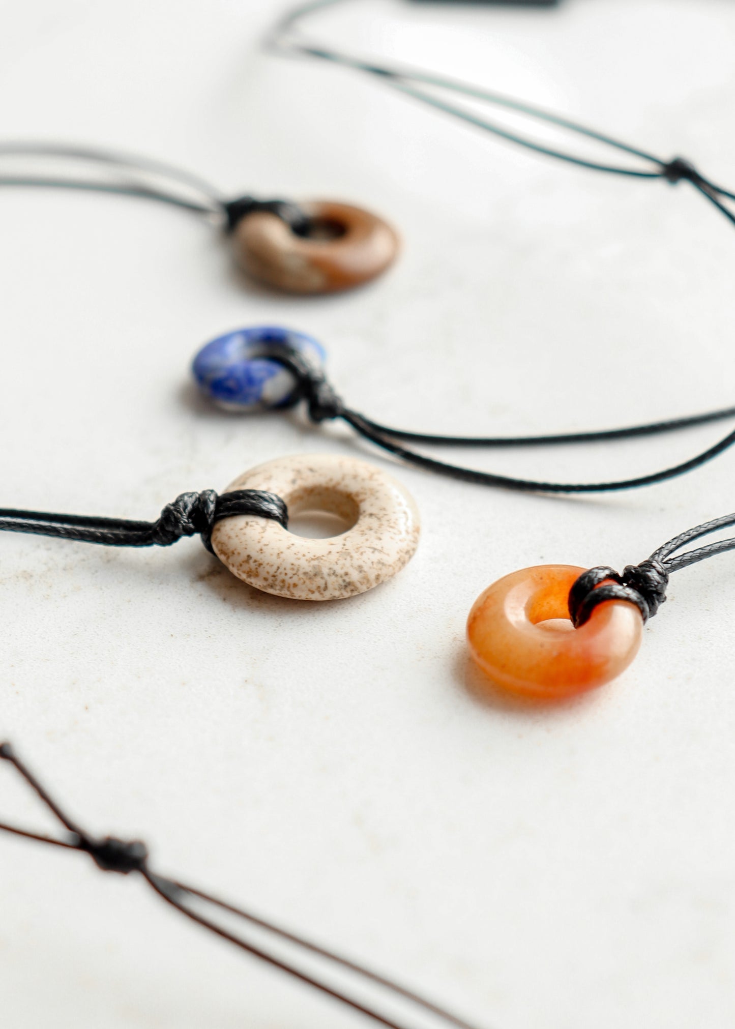 Collier pendentif pierre “donut"