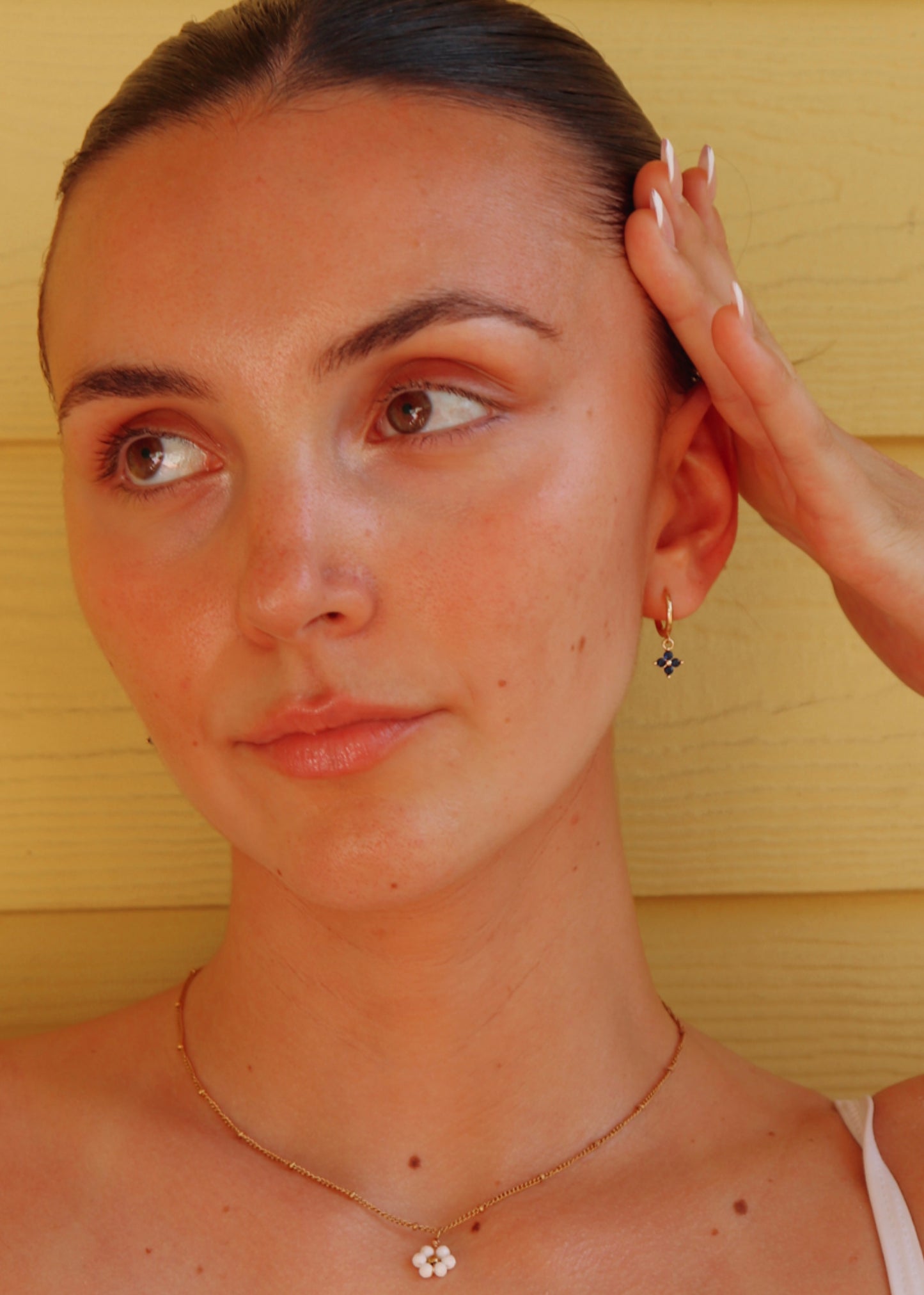 Brisa Huggie Earrings - Gold