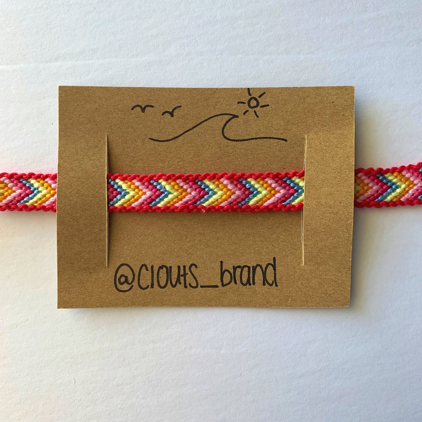 Outlined pink pastel V bracelet (5648237199510)
