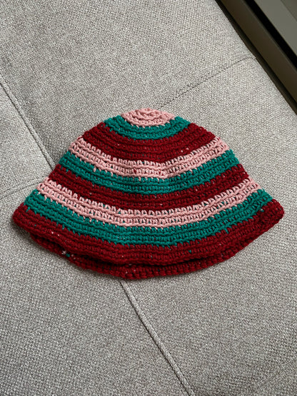 Chapeau rayé en crochet