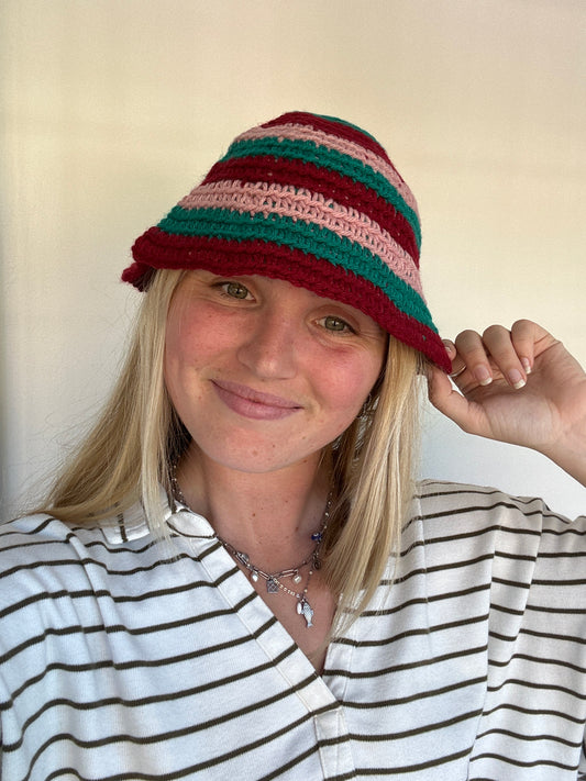 Chapeau rayé en crochet