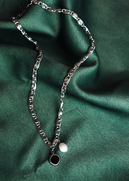 Collier perle noire